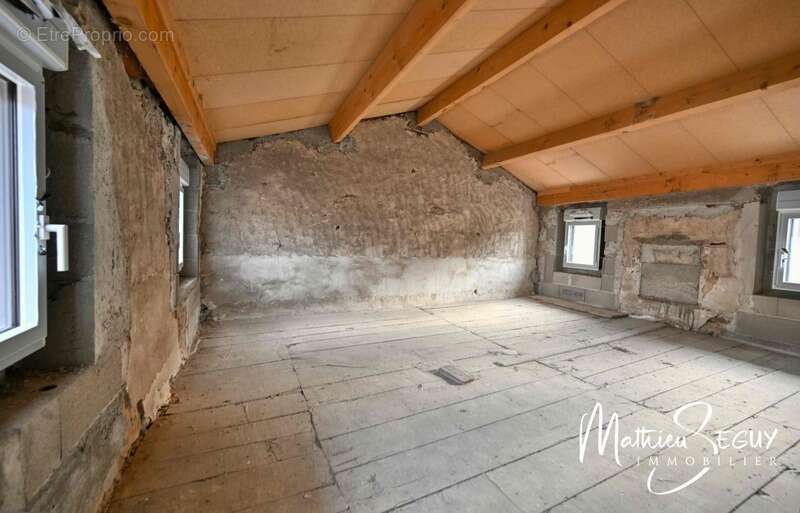 Appartement à THURINS