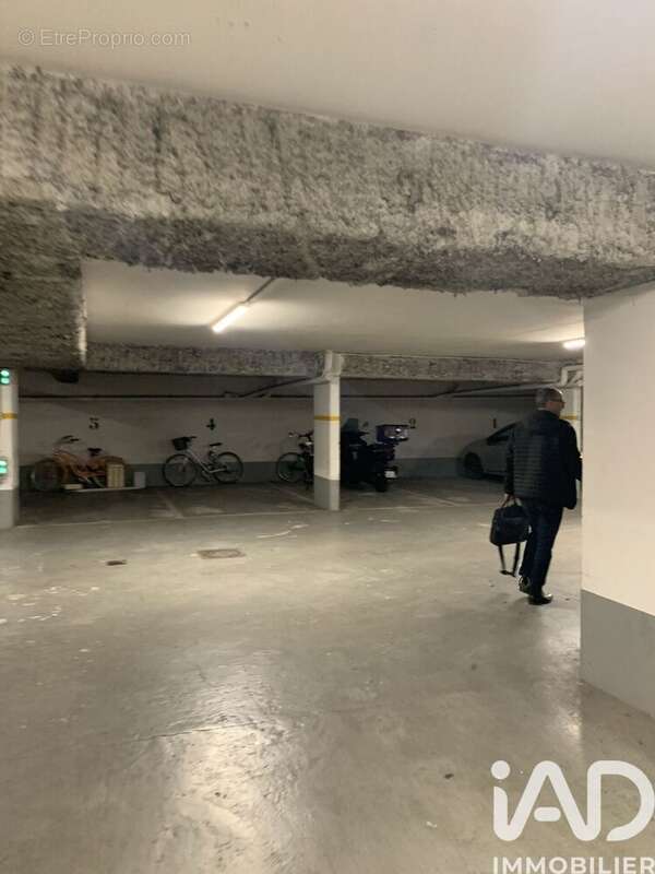 Photo 6 - Parking à PARIS-15E