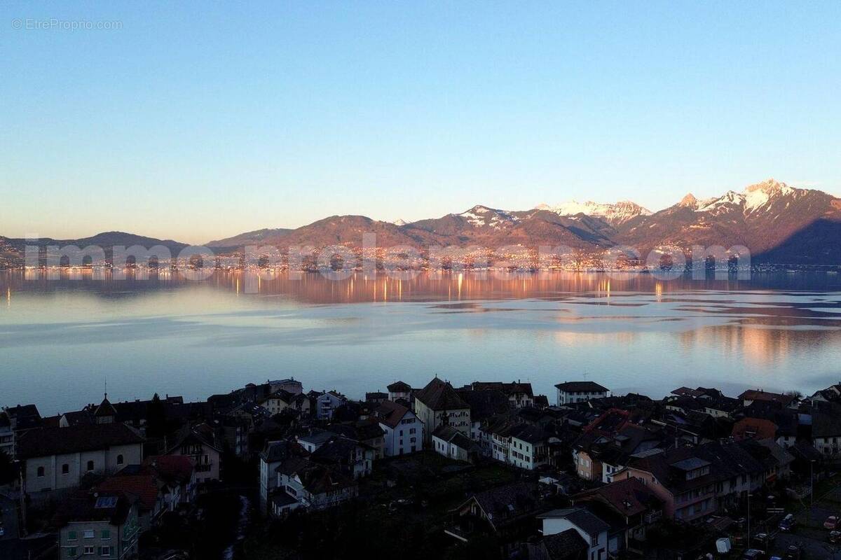 Maison_individuelle_Saint_Gingolph_proche_frontière_Suisse_Lausanne_Vallais_villa_volume_vue_Lac_léman_montagne_commodité_salon_séjour_cuisine_idéal_investisseur_vue_lac_montagnes - Maison à SAINT-GINGOLPH
