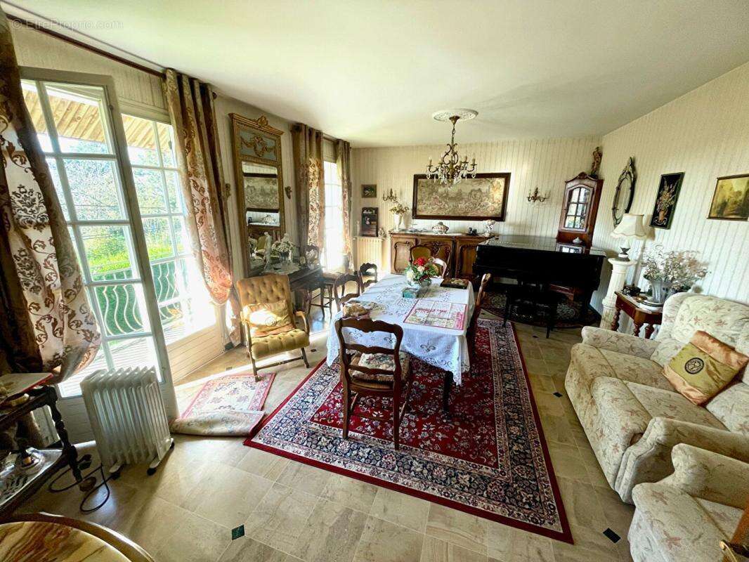 Maison Familiale sur terrain de 1385 m2, surface au sol de 191m2 - photo 7