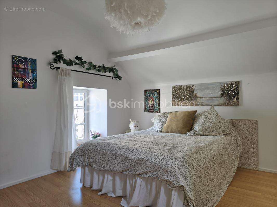 Maison à LASSAY-LES-CHATEAUX