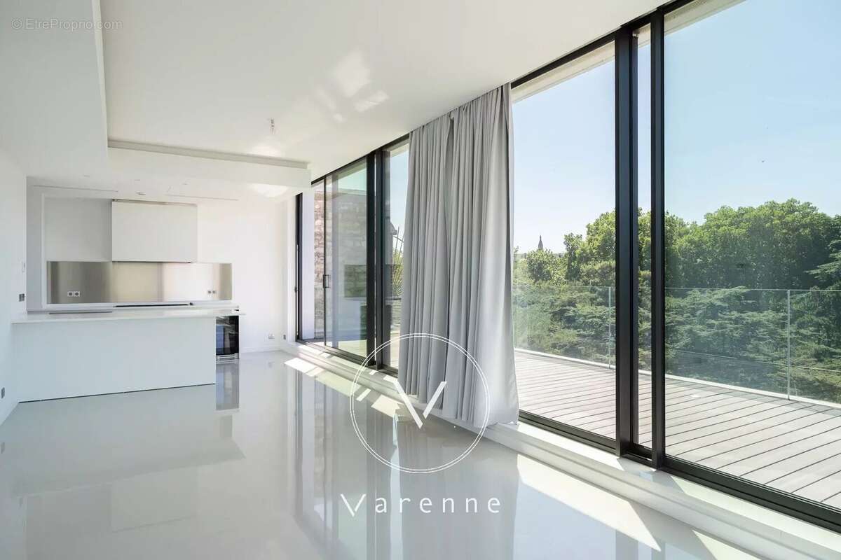 Paris 14e - Parc Montsouris - Duplex d'exception rénové à vendre -  5 pièces - 3 chambres - Terrasses - 250 m² - photo 3