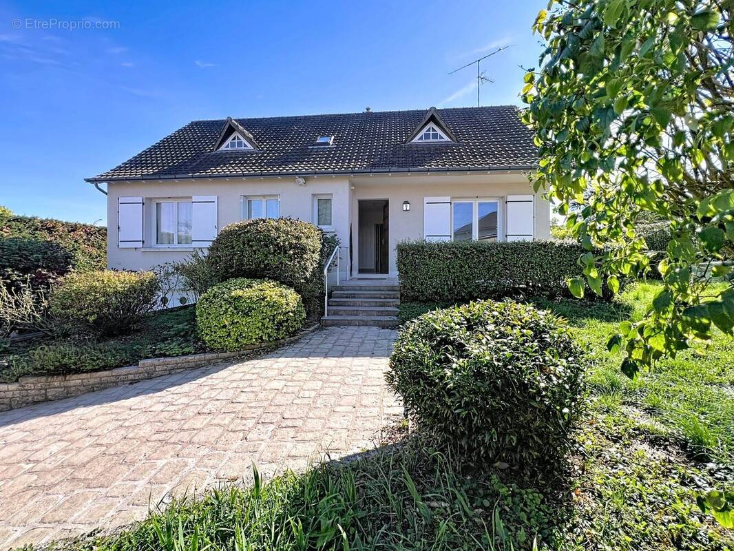 Maison à LA CHAUSSEE-SAINT-VICTOR