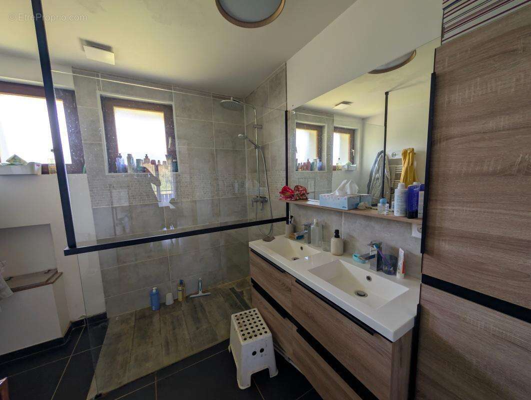 A vendre à BLOYE – Maison individuelle rénovée avec grand terrain et fort potentiel d'évolution - photo 13
