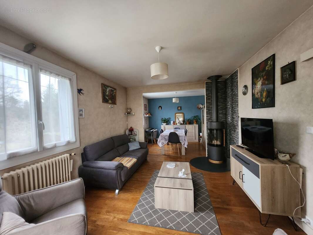 Maison à LE CHATENET-EN-DOGNON