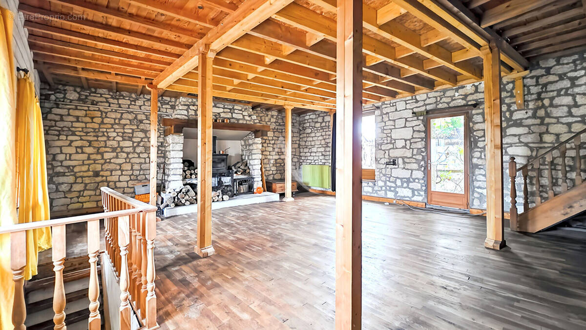 Maison à FREMECOURT