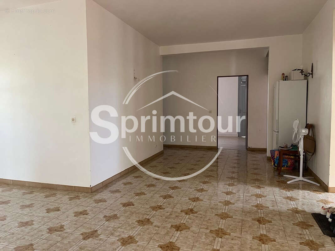 Maison familiale de 4 chambres avec T2 indépendant et garage sur un terrain clôturé - photo 10