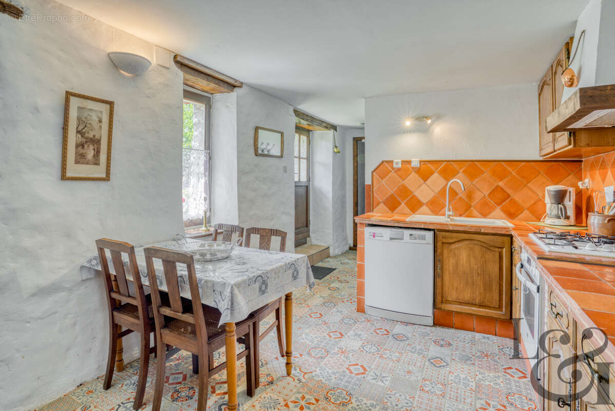 Ensemble immobilier en pierre avec piscine - photo 8