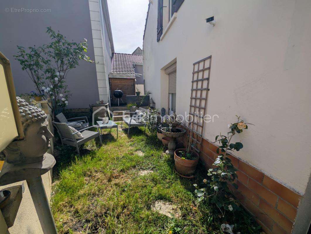 Maison à CLAYE-SOUILLY