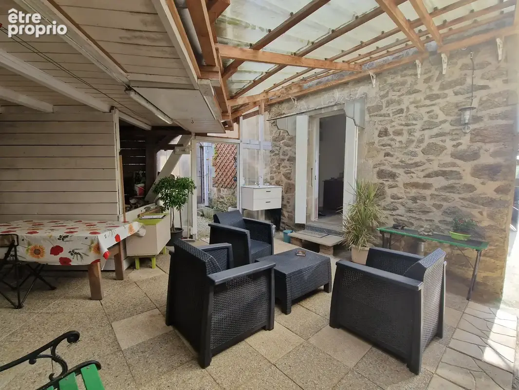 Maison de charme en pierres avec des espaces extérieurs très cosy. - photo 13