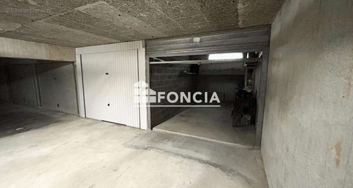 Parking à COURSEULLES-SUR-MER