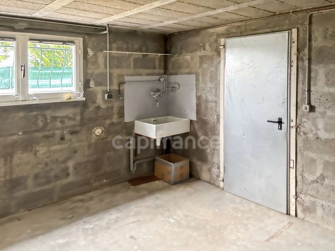 LE MANS Quartier Maillet-Bellevue Maison sur sous sol 4 chambres - photo 17