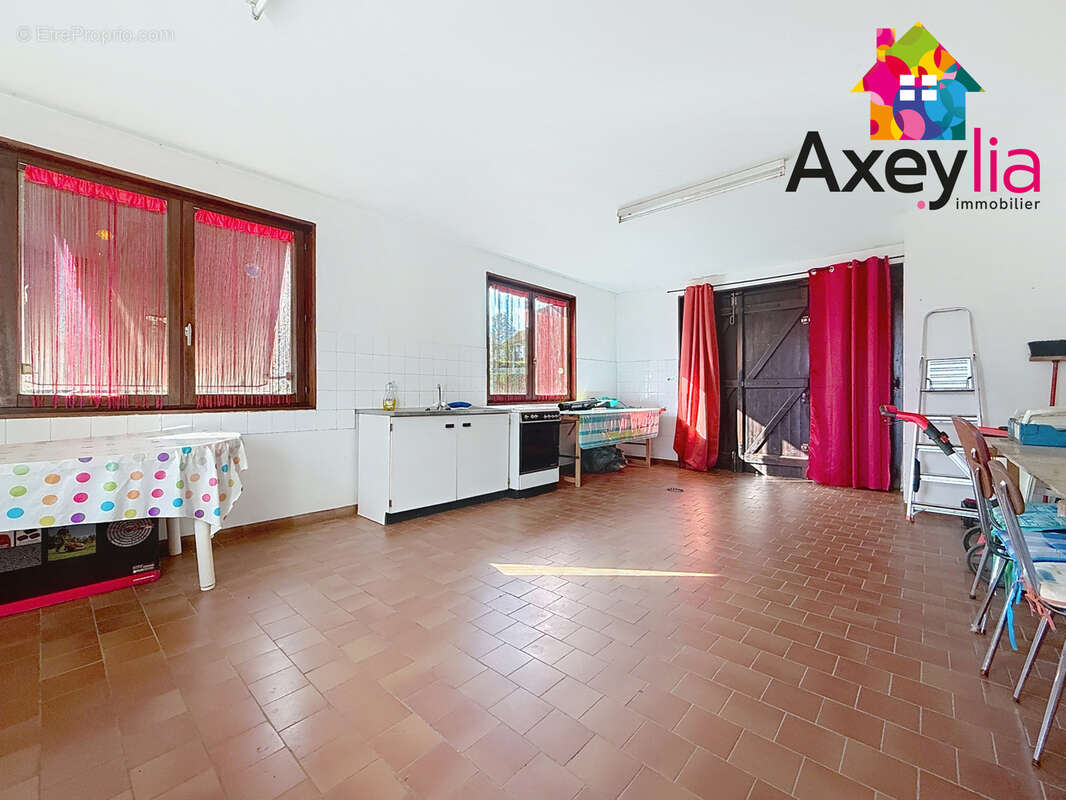 Maison à COMMELLE-VERNAY