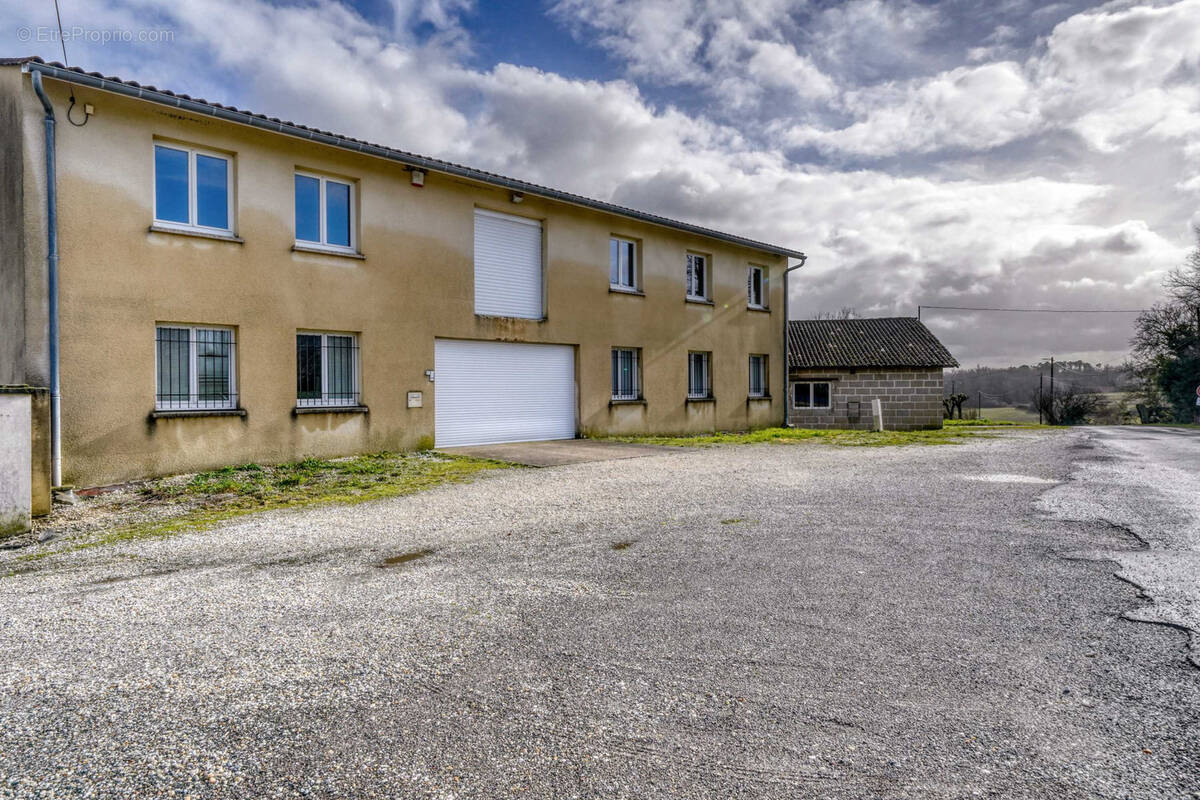 Commerce à MARANSIN