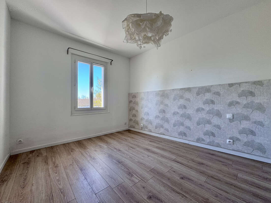 Appartement à L'ISLE-SUR-LA-SORGUE