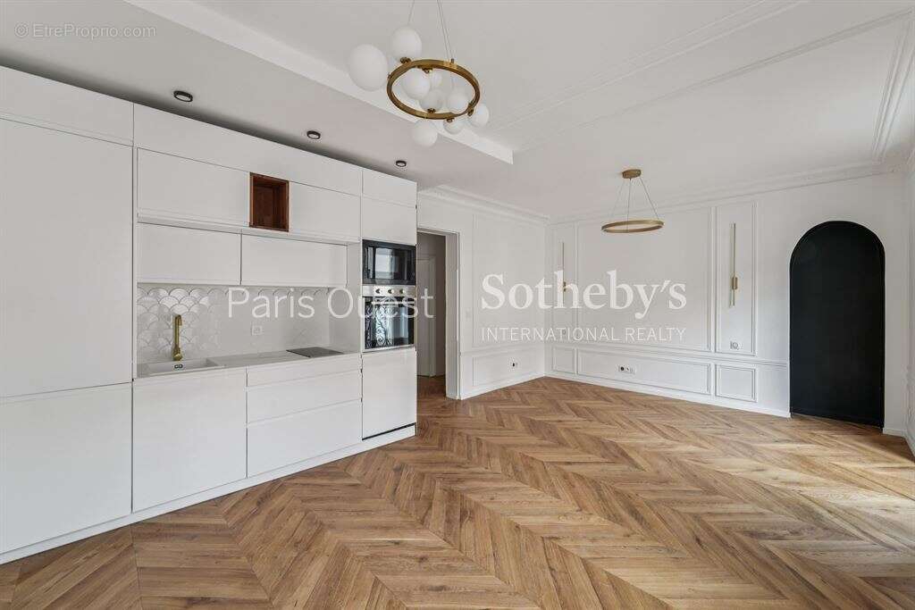 Appartement à PARIS-17E