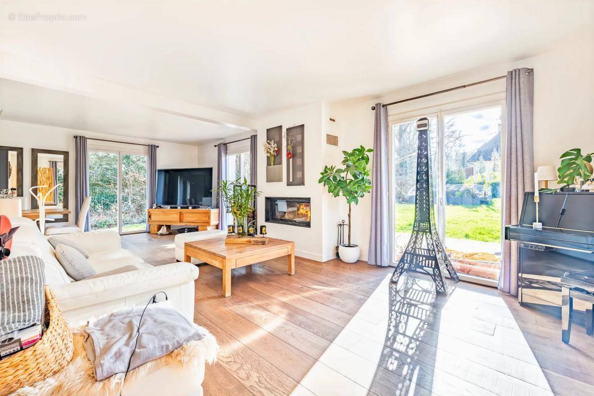 Maison à SAINT-FARGEAU-PONTHIERRY