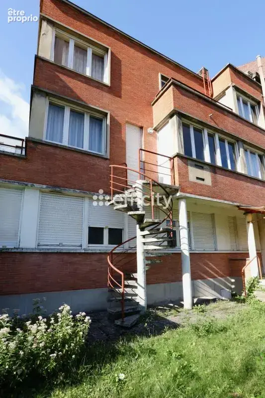 Maison 10 pièces 228 m² à vendre à La Madeleine (59110) - photo 2