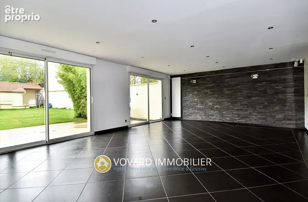 Maison Spacieuse de 148 m2 au Cœur du Vieux Saint Brice - photo 2