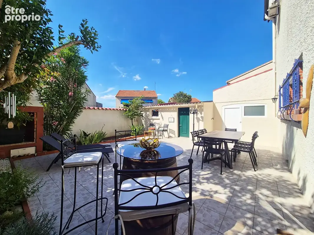 Jardin de Bassins, Maison méridionale lumineuse. 5 chambres, garage , grande terrasse et jardin arrière intime - photo 1