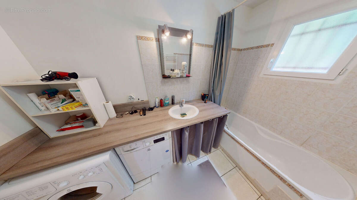 Maison à LA FARE-LES-OLIVIERS