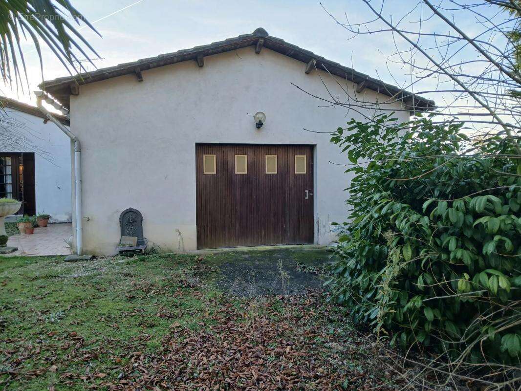 Maison à BARBEZIEUX-SAINT-HILAIRE