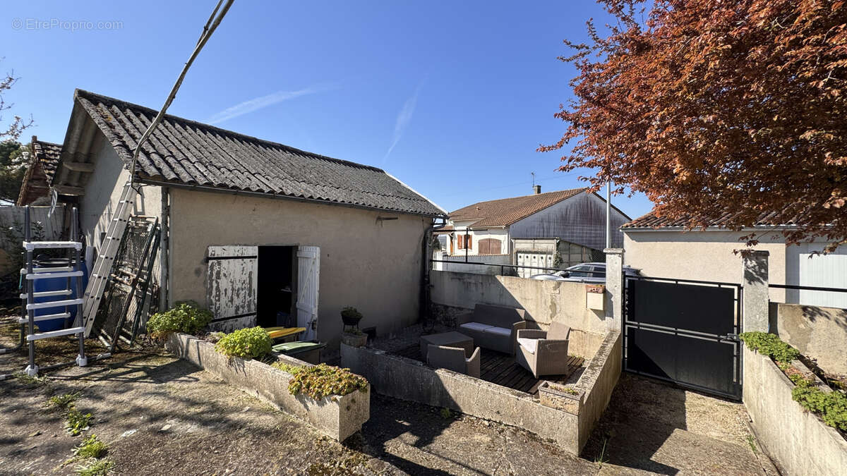 Maison à BARBEZIEUX-SAINT-HILAIRE