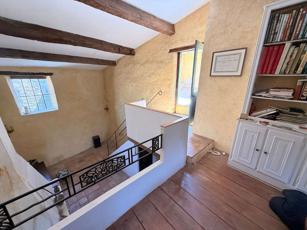 Maison familiale à vendre 7 pièces SAINT TRINIT (84) - Tropézienne avec vue sur les toits du village et la campagne environnante - photo 19