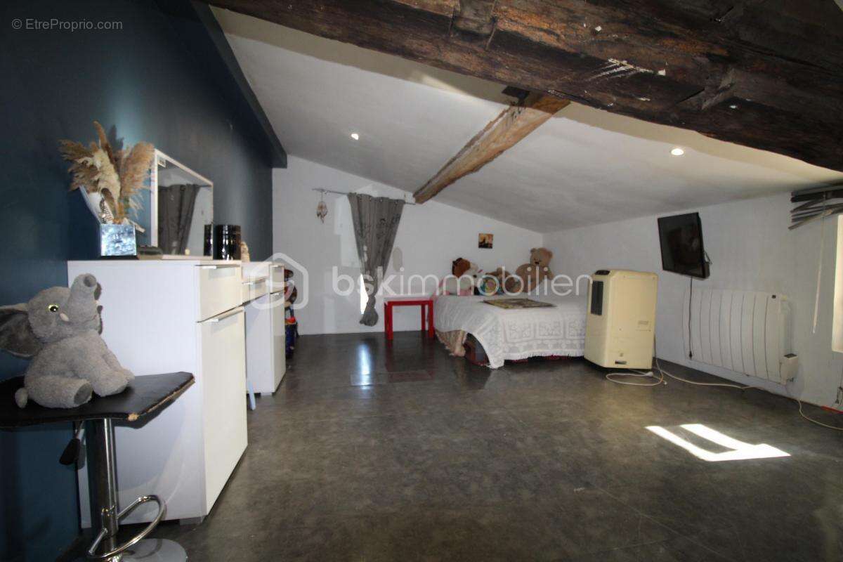 Maison à MOULIETS-ET-VILLEMARTIN