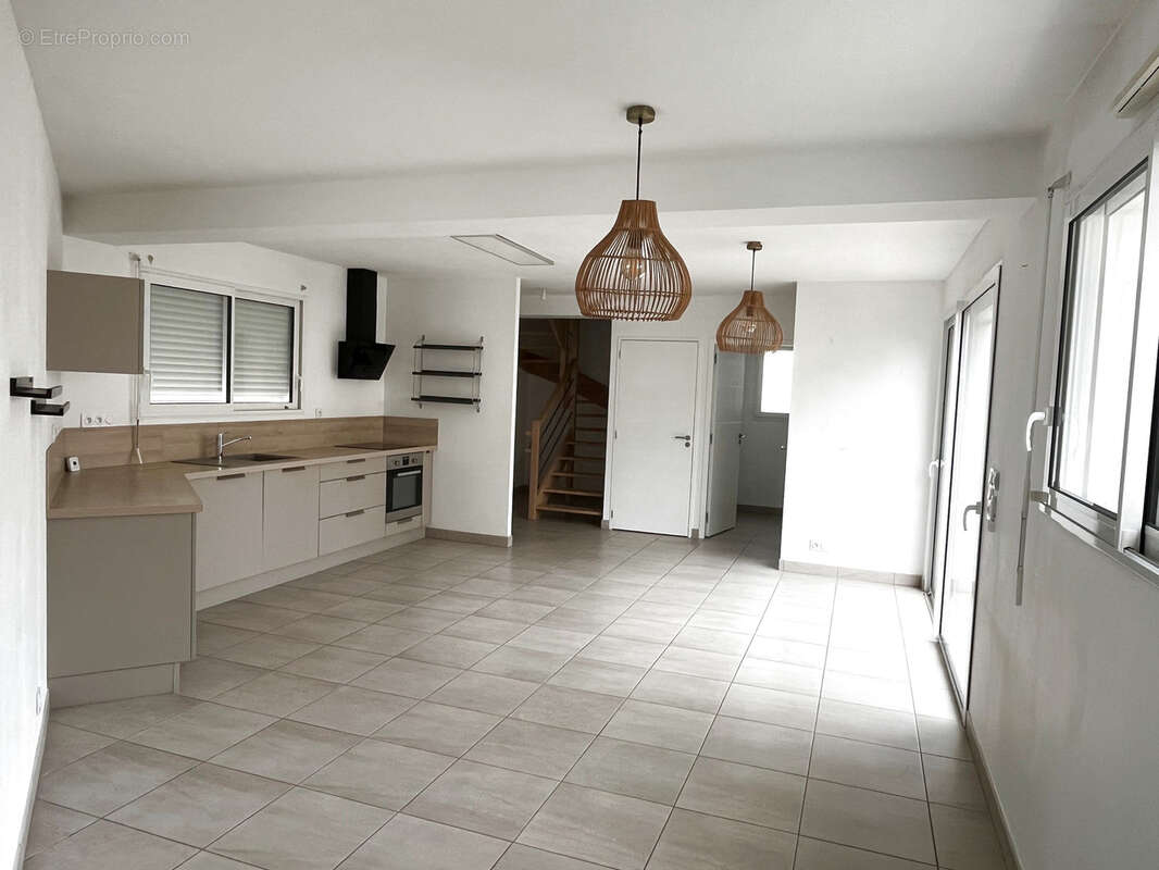 Maison à MONTREUIL-JUIGNE