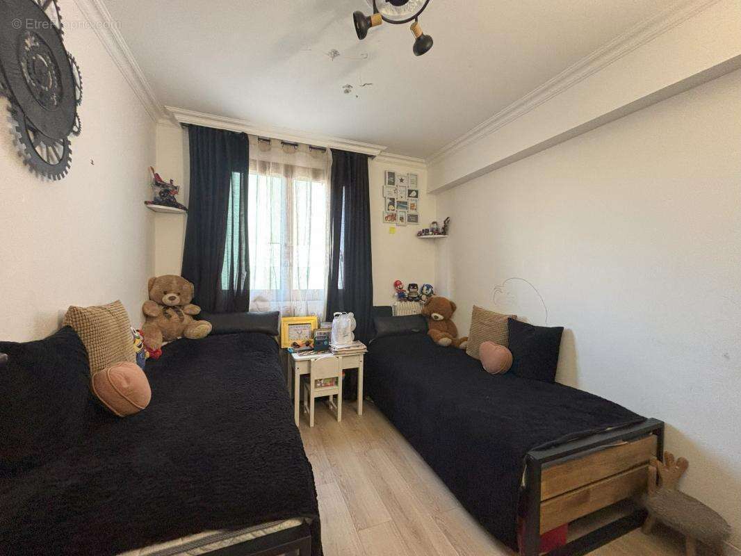 Appartement à SAINT-LAURENT-DU-VAR