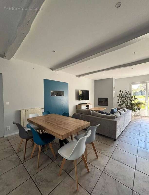 Maison à LAHONTAN