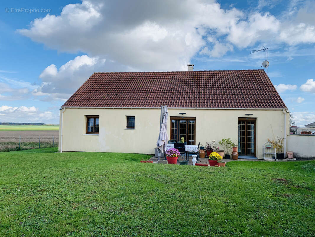 Maison à VILLETHIERRY