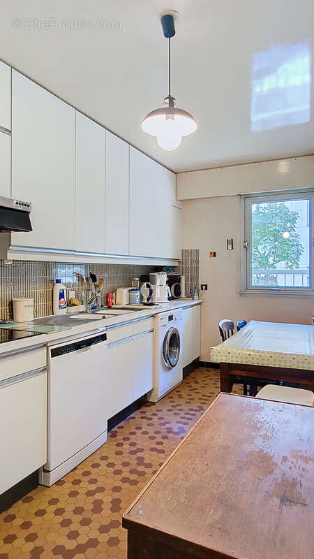 Appartement à NEUILLY-SUR-SEINE