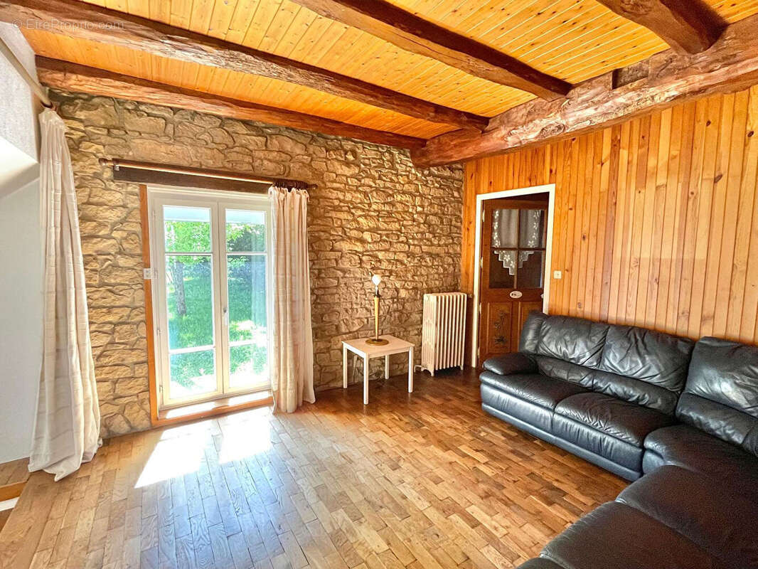 Maison à DOMARIN