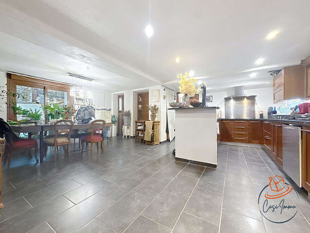 Maison à BELLEGARDE-SUR-VALSERINE