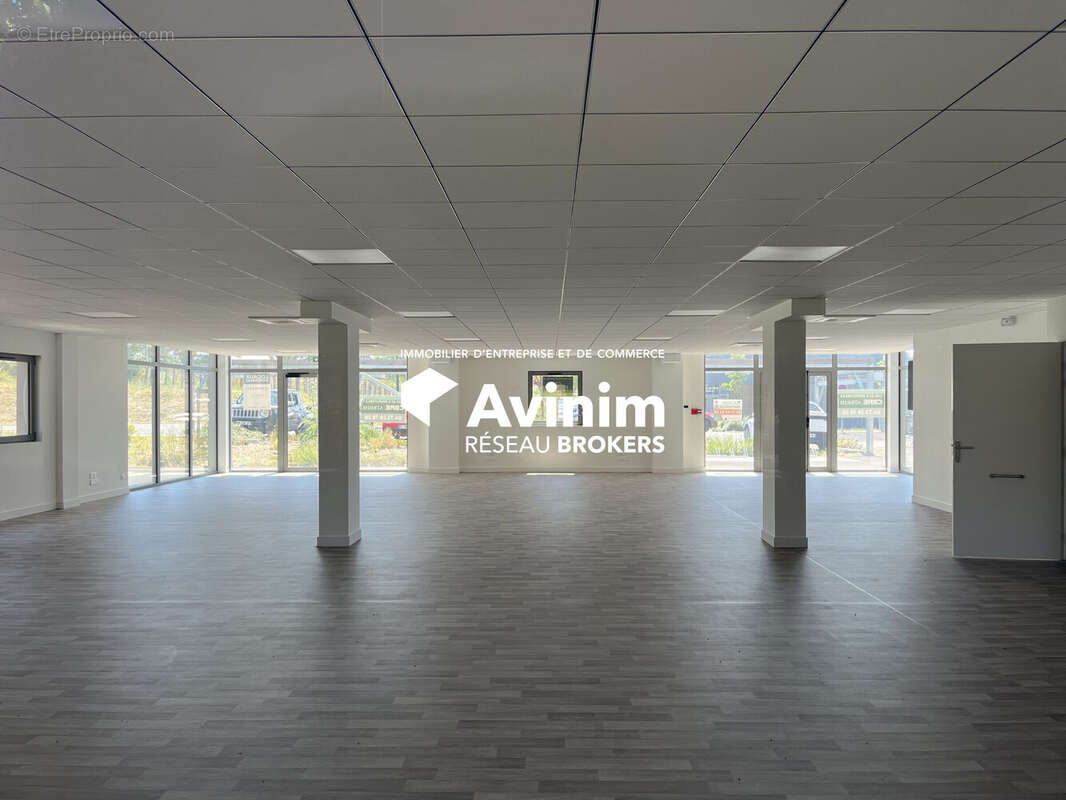 Commerce 242 m² à Pont-Du-Chateau  - photo 4