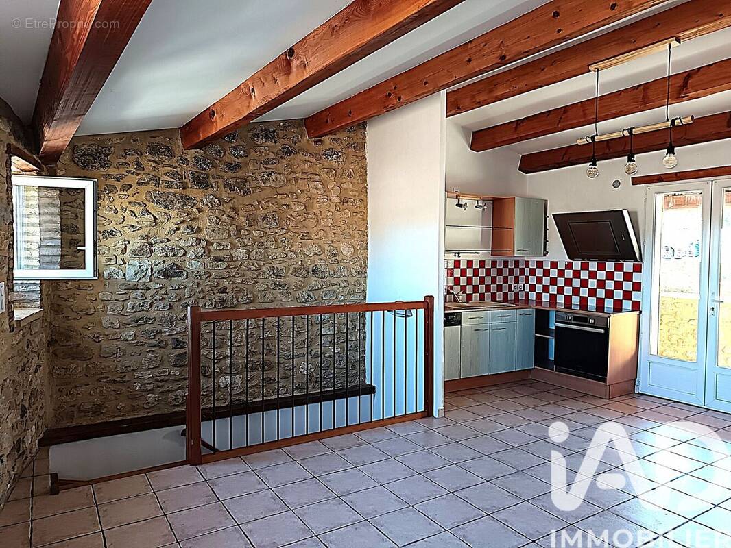 Photo 1 - Appartement à SAINT-JULIEN-DE-PEYROLAS