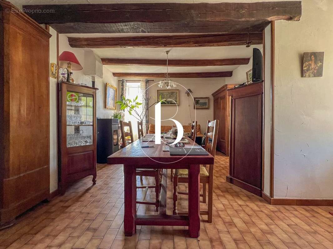 Maison à SAINT-SAUVEUR-DE-CRUZIERES