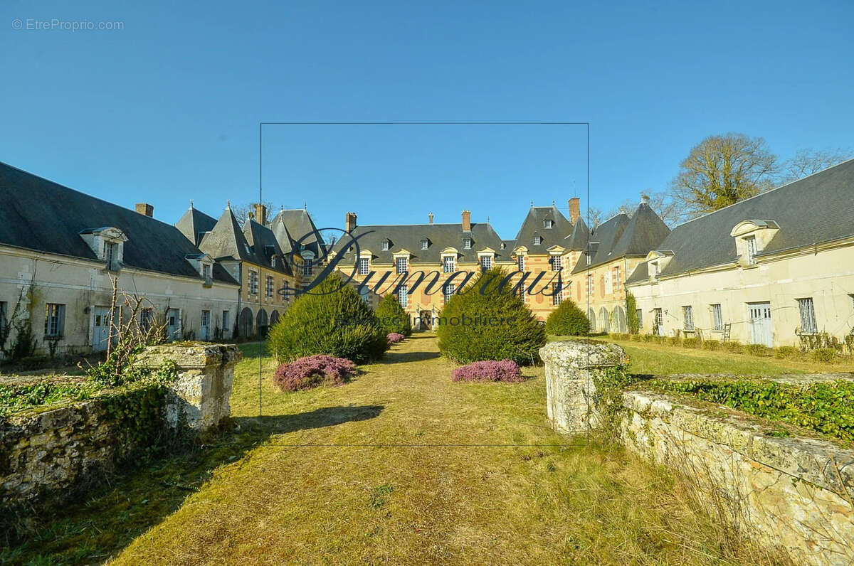 Maison à DOUAINS