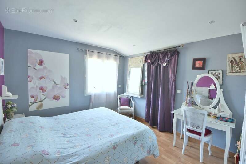 Maison à LA CHAPELLE-BASSE-MER