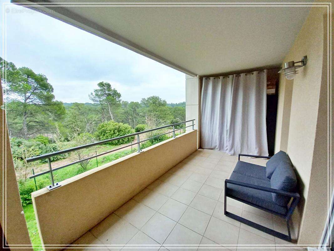 Appartement à ROQUEBRUNE-SUR-ARGENS