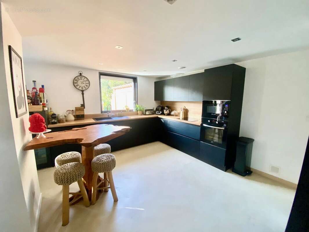 Appartement à SAINT-LAURENT-DU-VAR