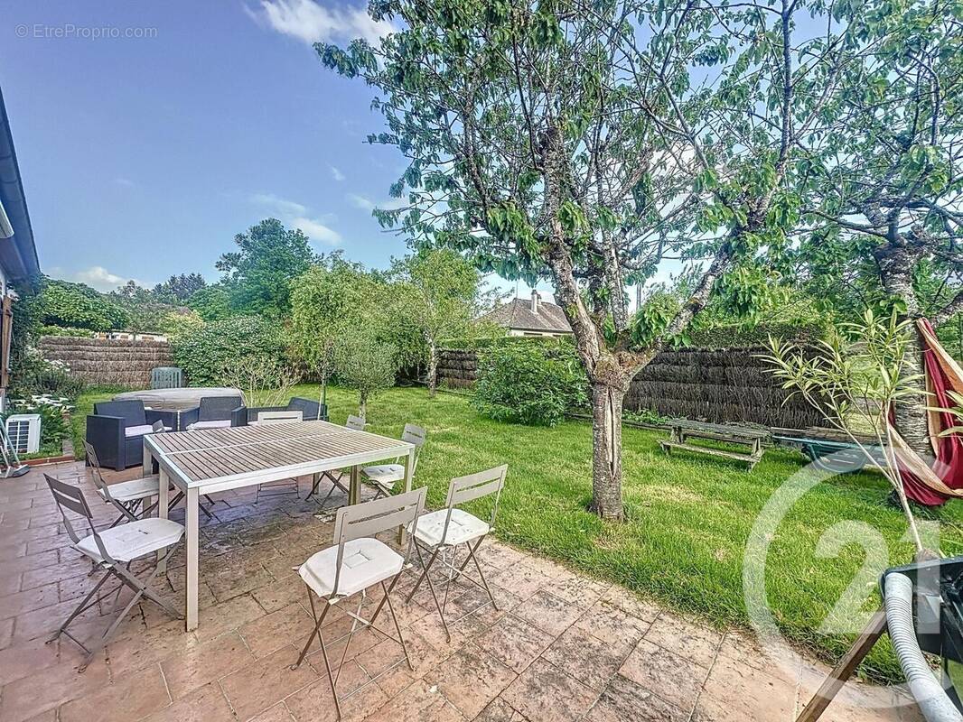 Maison à YVOY-LE-MARRON