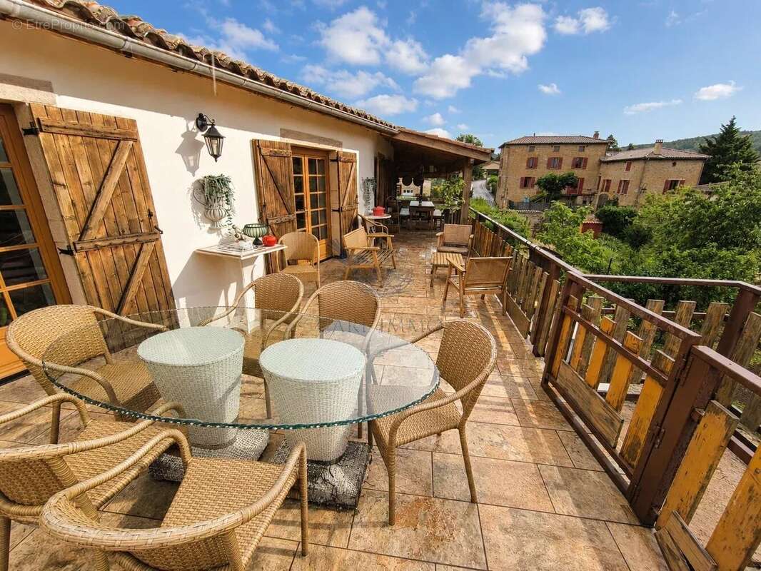 Maison à OINGT