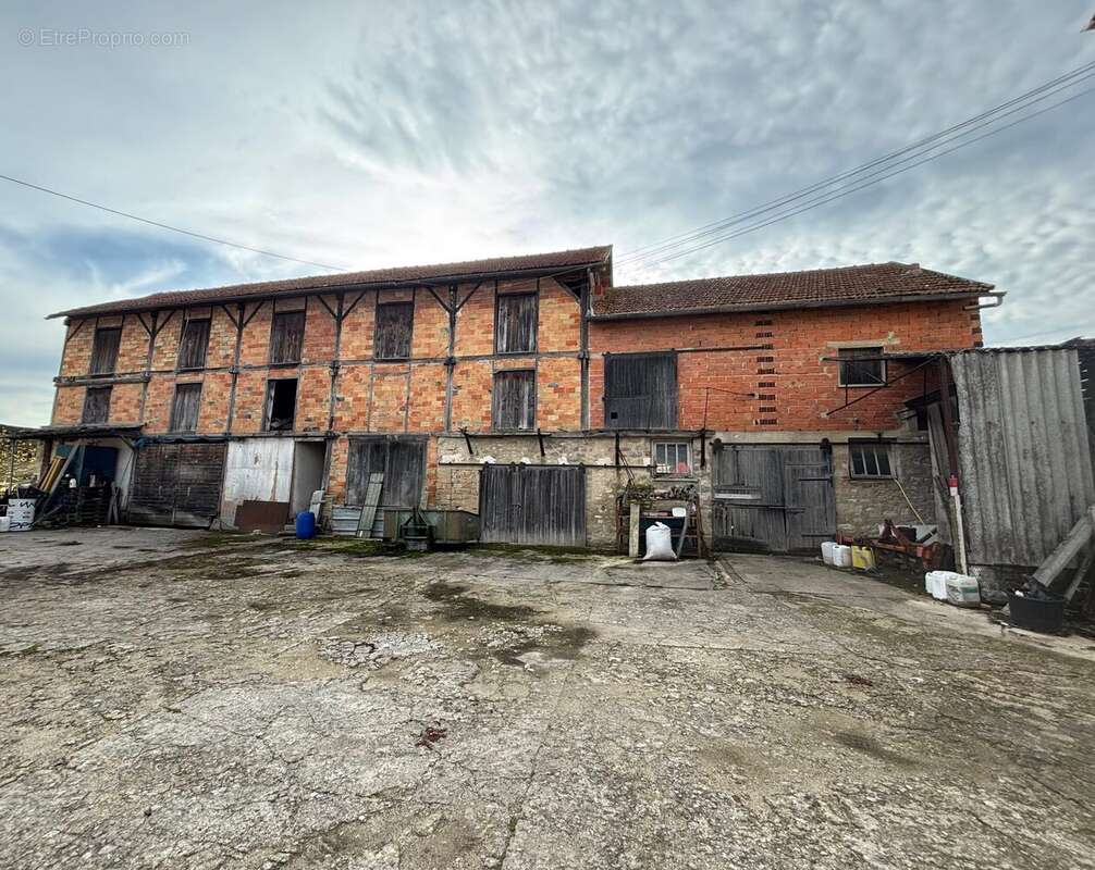 Maison à ONCY-SUR-ECOLE