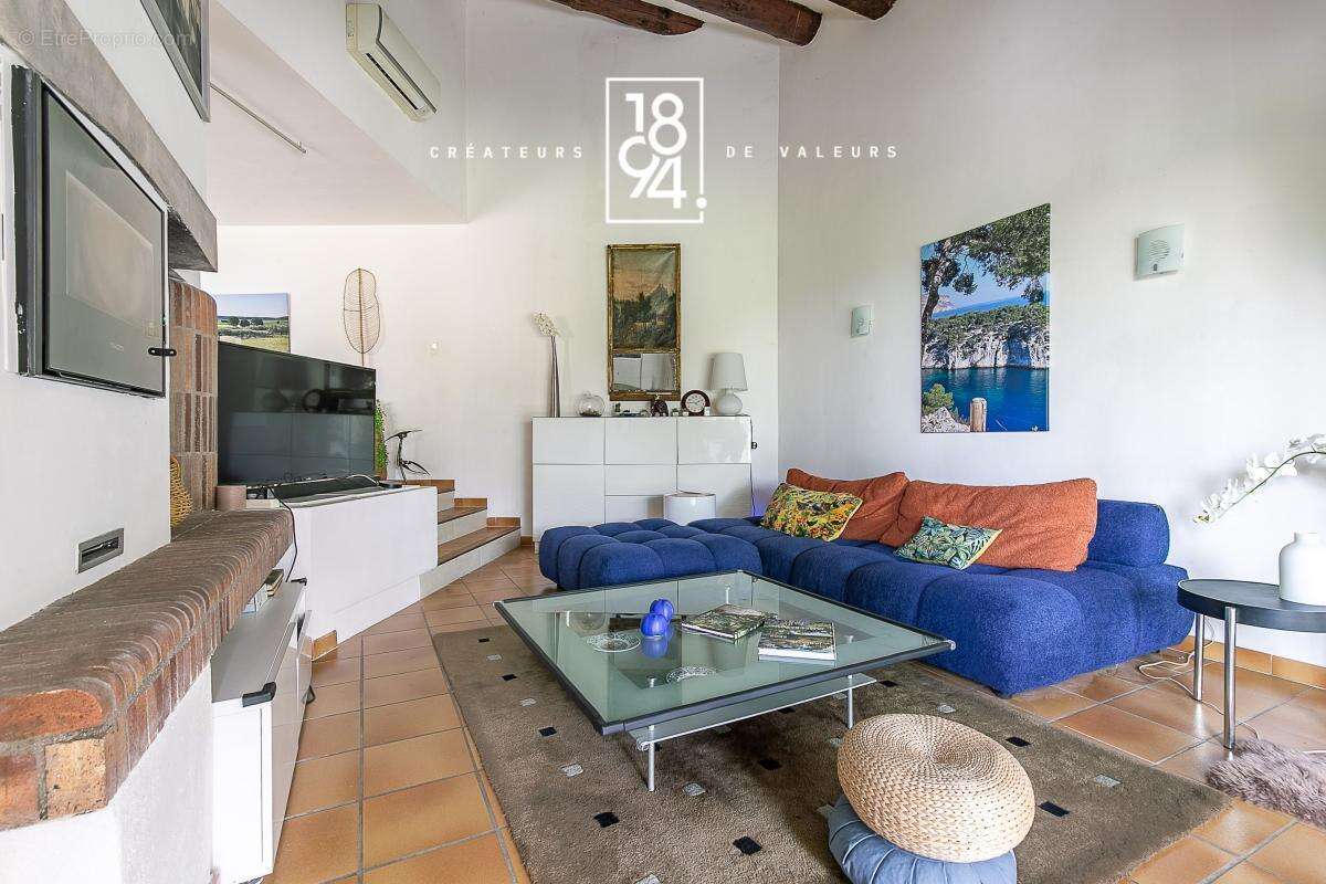 Maison 7 pièces à vendre La Fare les Oliviers (13580)  167m2  Jardin  Piscine - photo 4