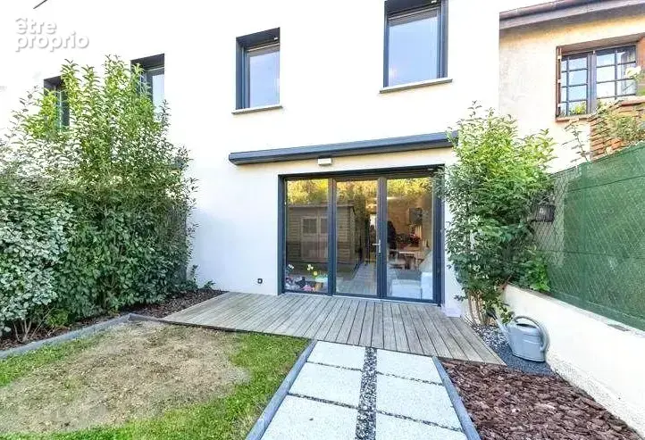 Rarissime! Appartement T4 récent avec jardin et 2 parkings proche du quartier Croix de Pierre. - photo 1