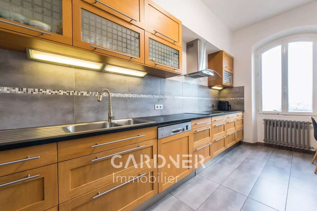 Maison de Maitre Type 7 de 220m2 + Dépendance 280m2. - photo 9