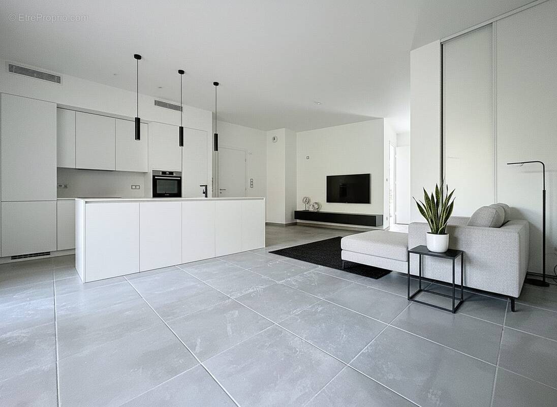 Appartement à FLASSANS-SUR-ISSOLE